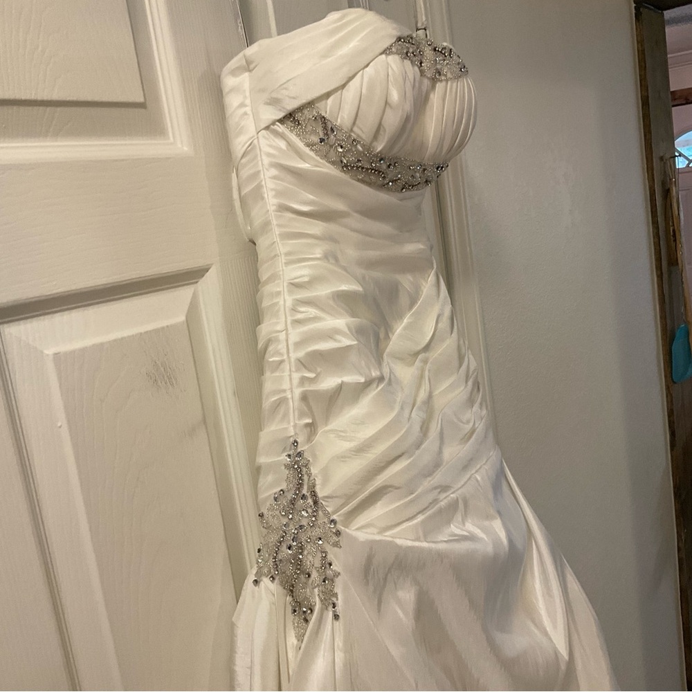 Moonlight Bridal White Wedding Dress - Picture 6 of 16